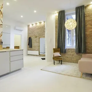 Golden Leaf Apartment Budapest